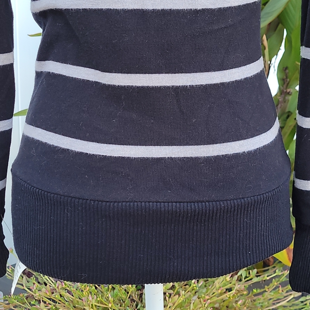 V NECK SWEATER - Picture 5 of 9